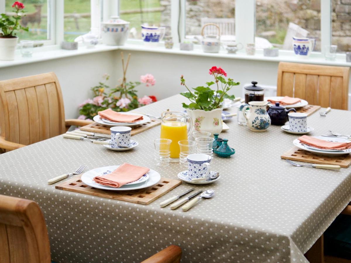 Higher Tresmorn Farm Bed & Breakfast Crackington Haven Exterior foto